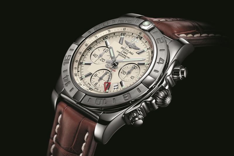 Hodinky Breitling Chronomat 44 GMT - bočný pohľad