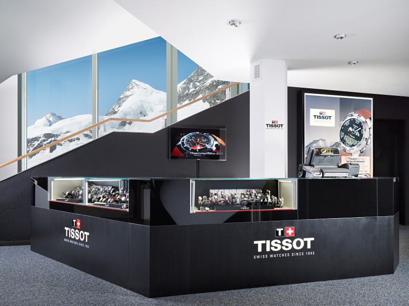 Butik značky Tissot s výhľadom na alpské štíty