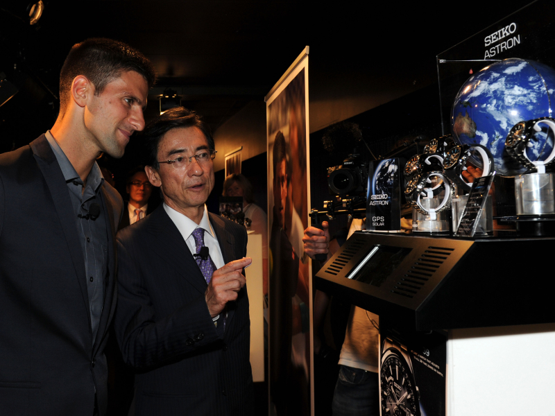 Shinji Hattori predstavuje Novakovi Djokovičovi modely Seiko Astron GPS Solar