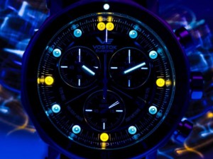 Luminiscencia trícia na cirefníku hodiniek Vostok Europe Lunokhod 2 Grand Chrono