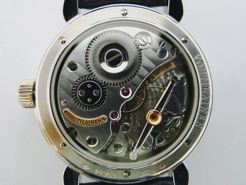 Pohľad na in-house kaliber s 13,6 mm zotrvačkou, foto: monochrome-watches.com